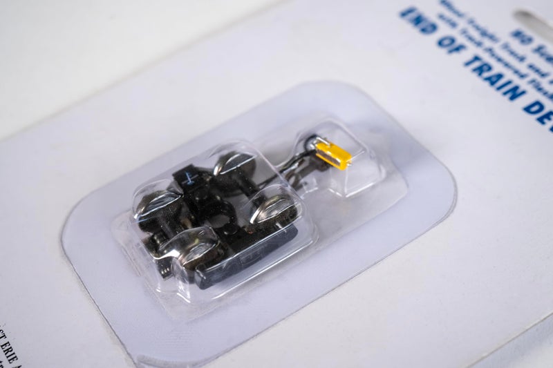 Bachmann Trains End of Train Device with Track-Powered Flashing LED - HO Scale, Black - Image 3